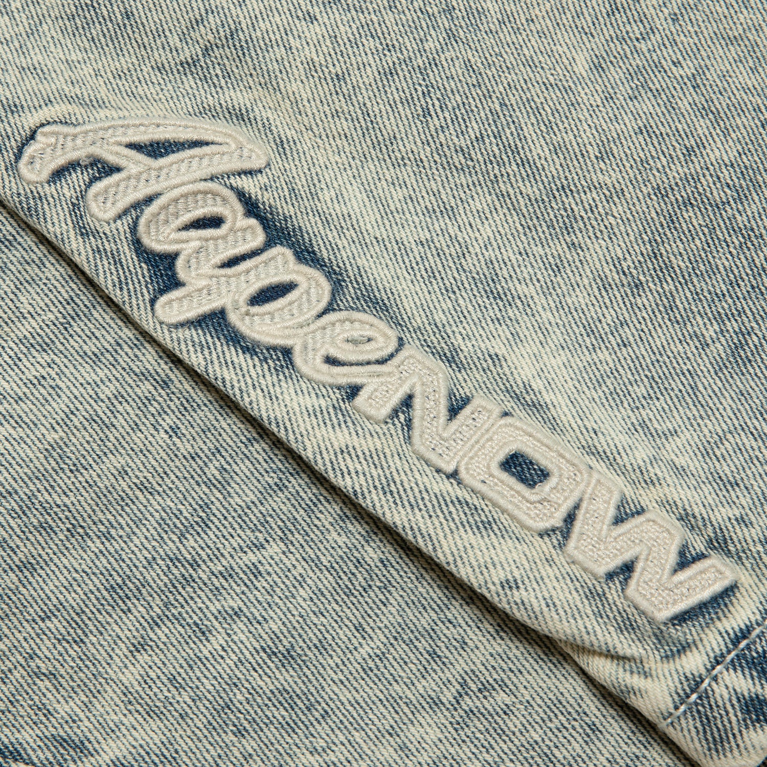 AAPSPMB668XBO/AAPENOW MOONFACE LOGO DENIM SHORTS