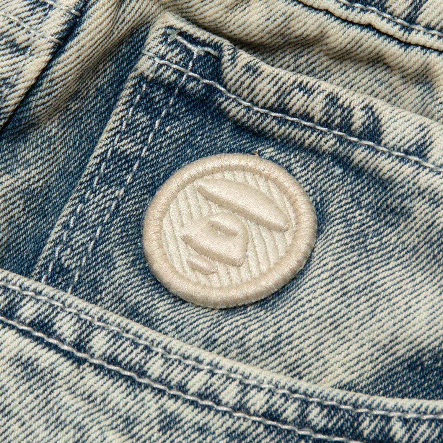 AAPSPMB668XBO/AAPENOW MOONFACE LOGO DENIM SHORTS