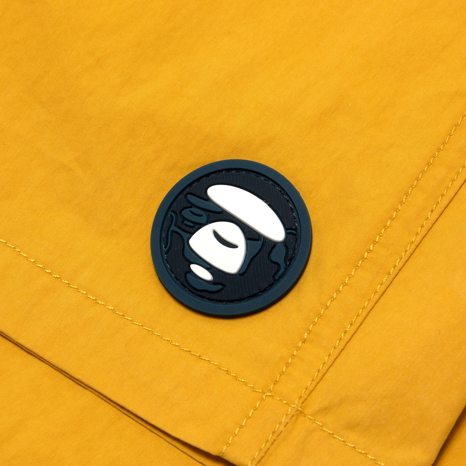 AAPSPMB673XXO/AAPENOW MOONFACE LOGO SHORTS