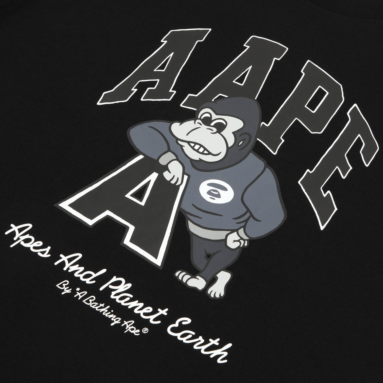GRAPHIC TEE