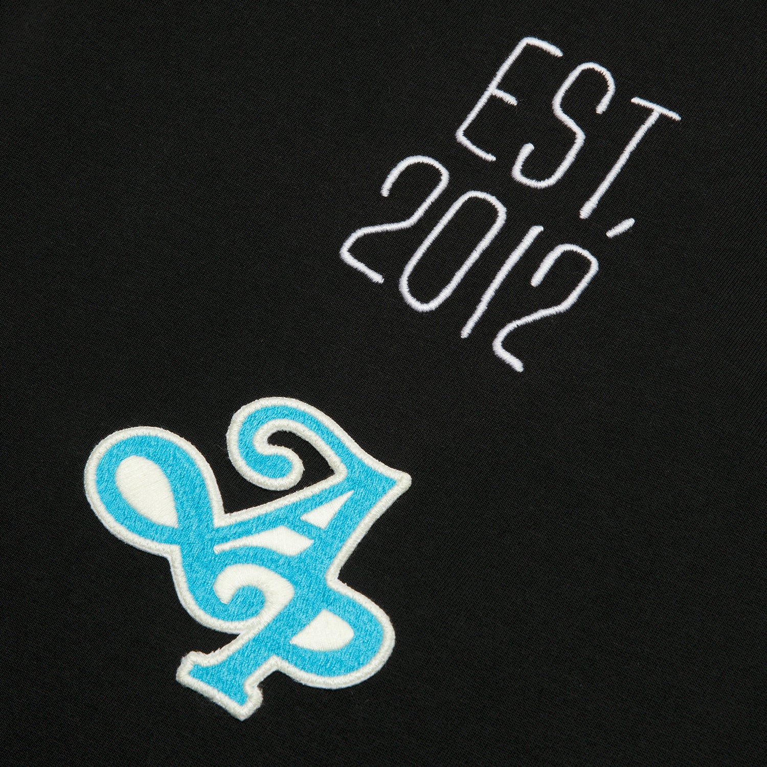 AAPEUNVS MULTI-LOGO TEE