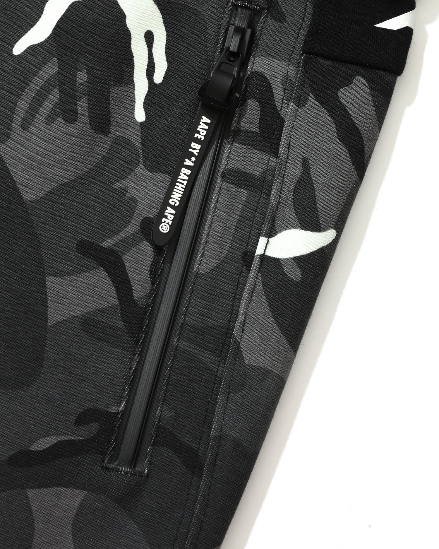 AAPE ZIP POCKET CAMO JOGGERS