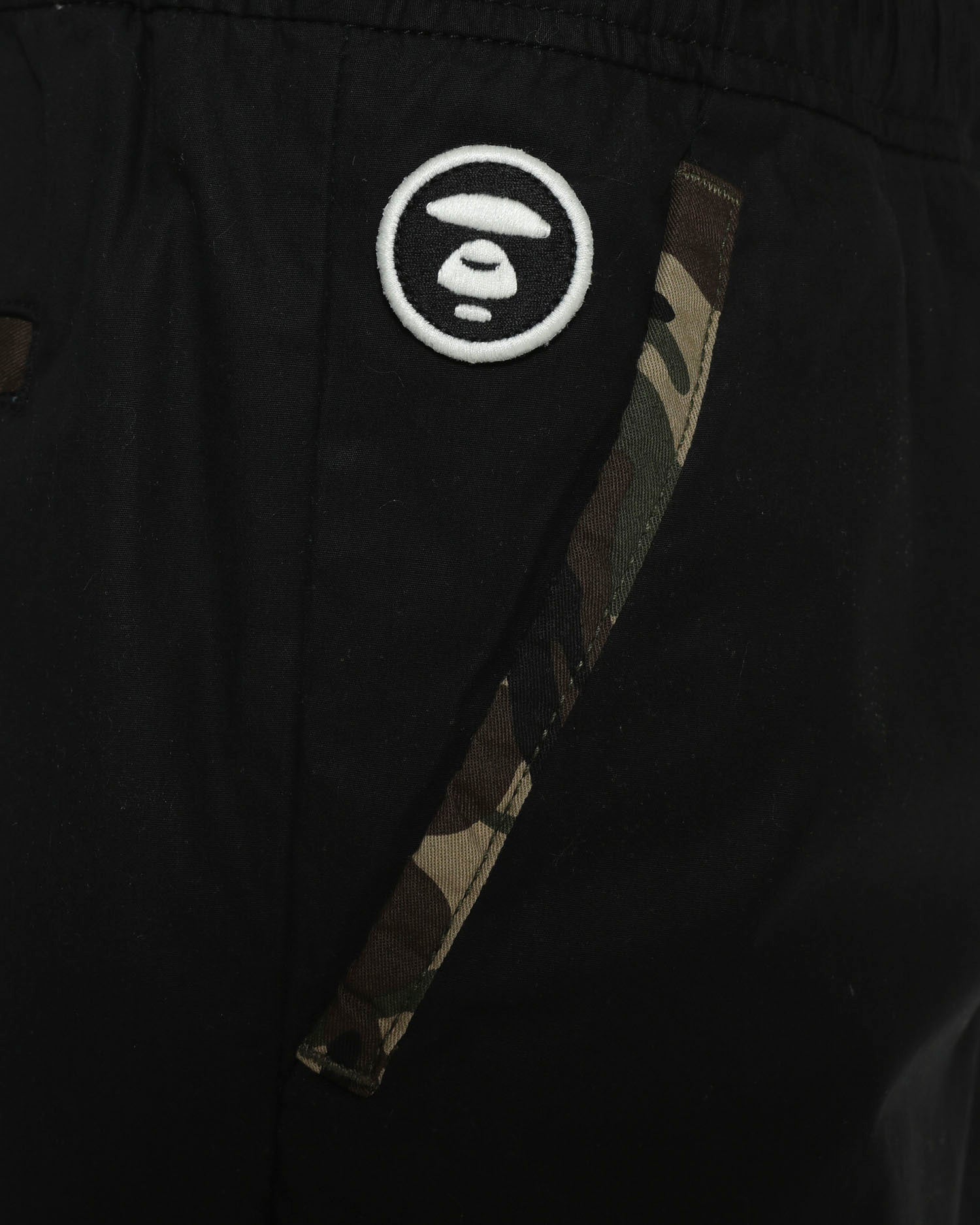 AAPE LOGO PRINT CAMO LINED SHORTS