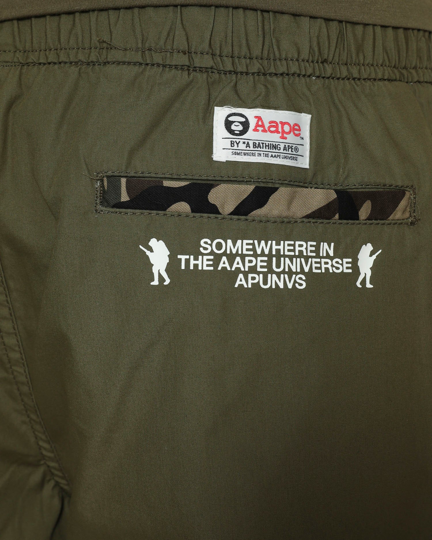 AAPE LOGO PRINT CAMO LINED SHORTS