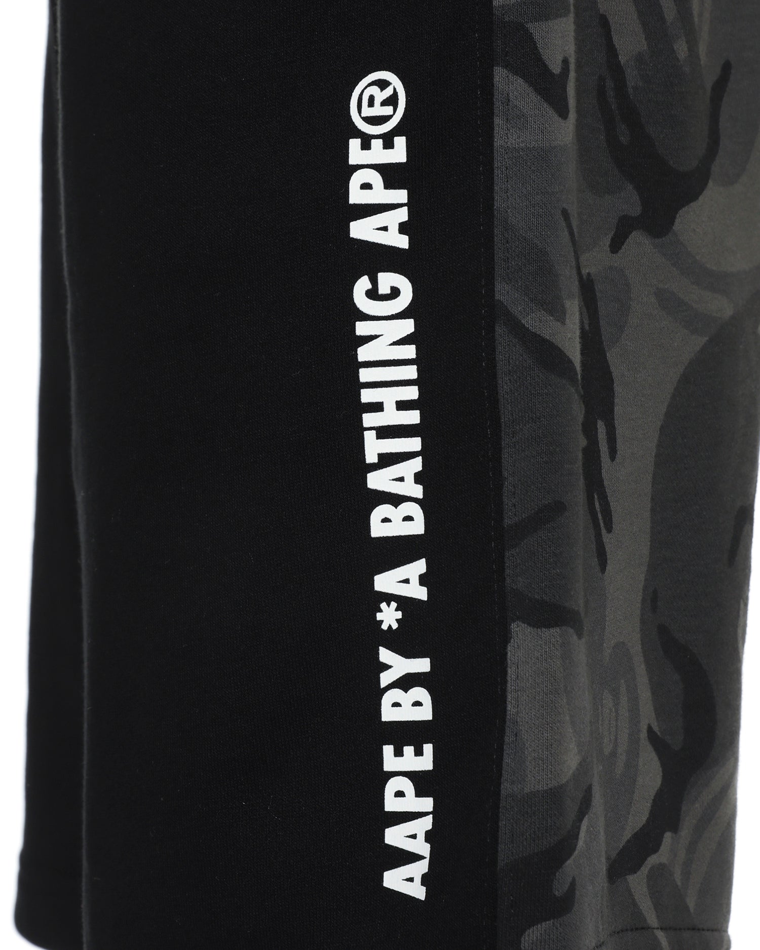 AAPE CAMO PANEL LOGO PRINTED SWEAT SHORTS