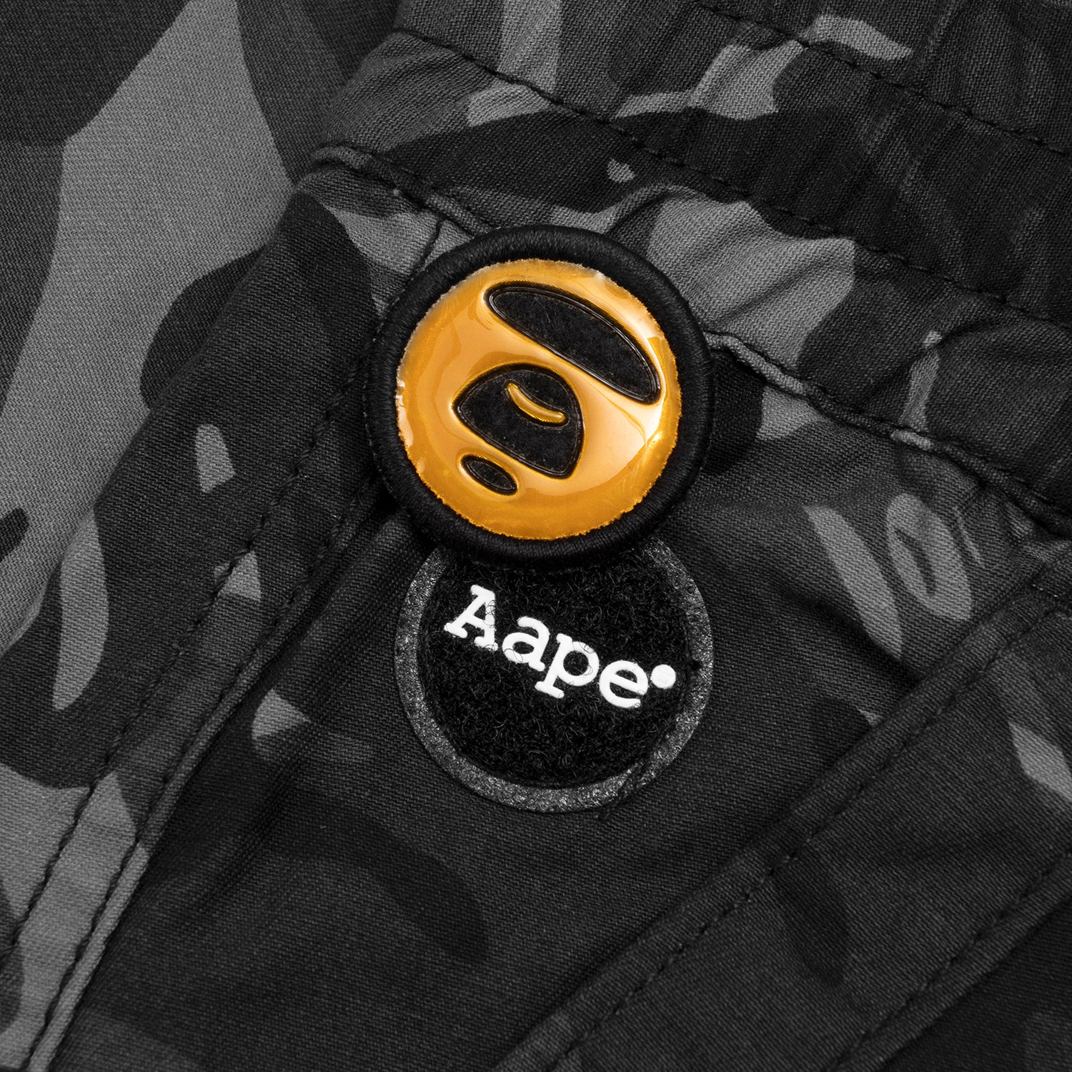 AAPE LOGO CARGO SHORTS